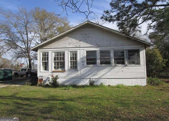 Property at 108 W Mary St, Dublin, GA 31021, 3 beds, 1.5 baths