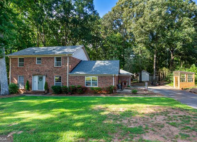 Property at 333 Woodfield Cir, Lagrange, GA 30240, 4 beds, 2.5 baths