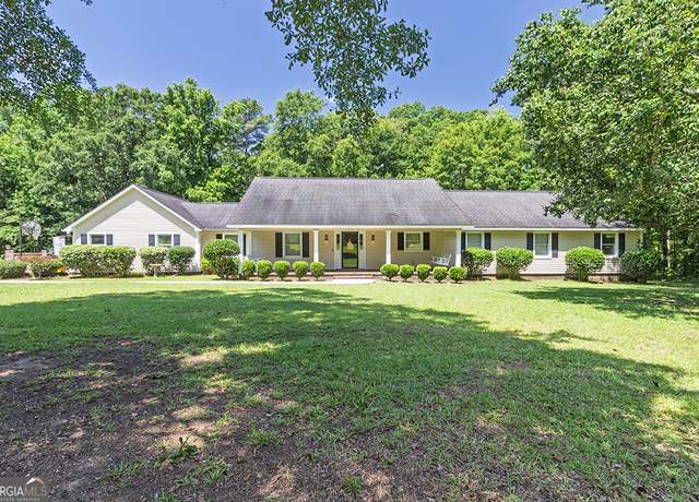 Property at 320 Oakridge Dr, Forsyth, GA 31029, 4 beds, 2.5 baths