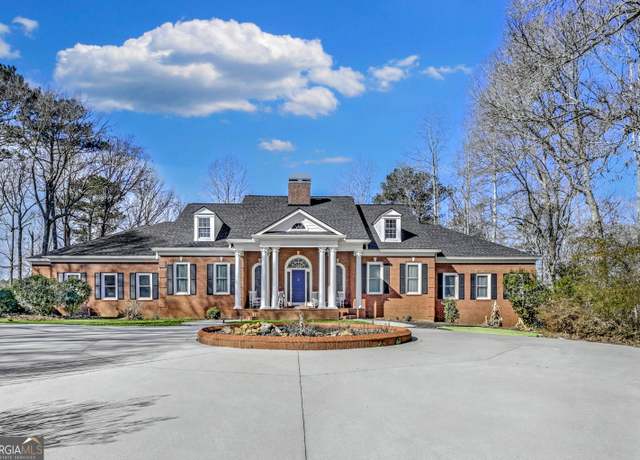 Property at 300 Island Cove Dr, Newnan, GA 30263, 4 beds, 5.5 baths