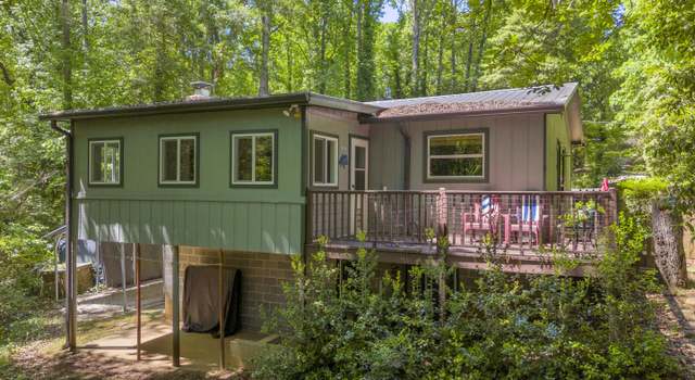 Photo of 587 Lakeshore Cir, Hartwell, GA 30643