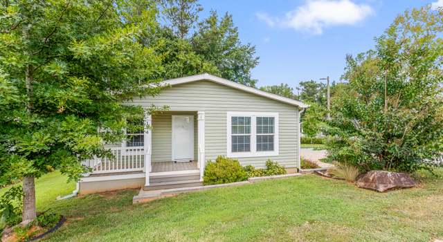 Photo of 144 Willow Dr E, Newnan, GA 30263