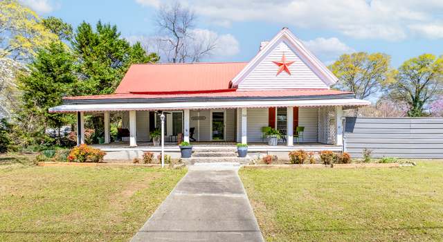 Photo of 200 College St, Royston, GA 30662