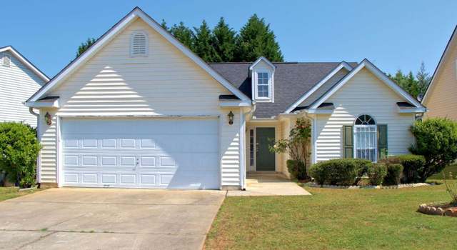 Photo of 1053 Meadow Glen Cir, Fairburn, GA 30213