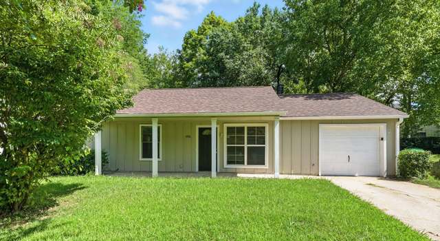 Photo of 1056 Park West Ct, Stone Mountain, GA 30088