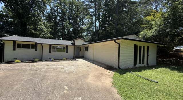 Photo of 421 Safari Cir, Stone Mountain, GA 30083