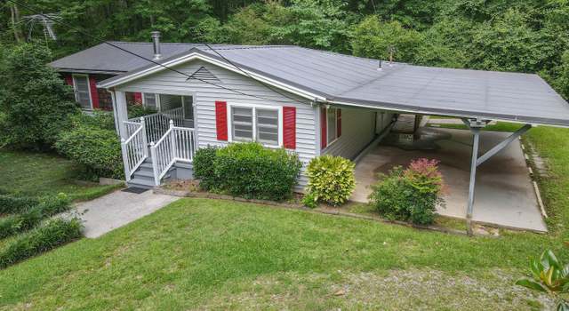 Photo of 195 Hudgen Rd, Newnan, GA 30265