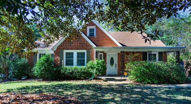 Photo of 301 Avenue C, West Point, GA 31833