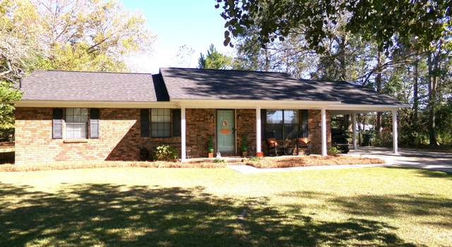 Photo of 735 S Rountree St, Metter, GA 30439