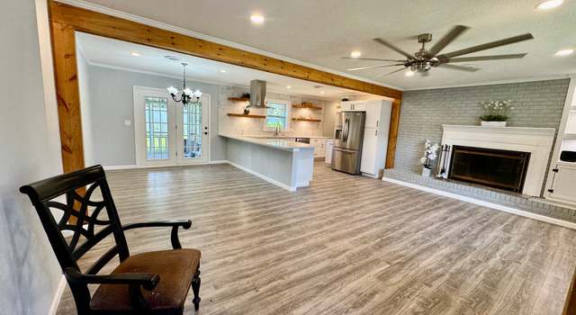 Photo of 703 Wayne St, Darien, GA 31305