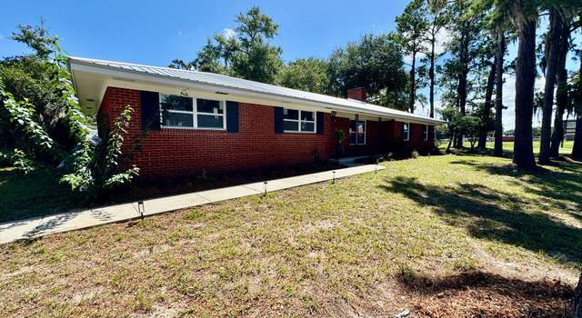 Photo of 703 Wayne St, Darien, GA 31305