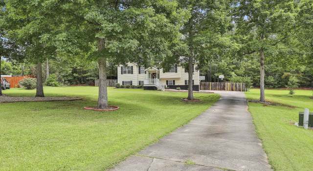 Photo of 160 Huntington Ct, Newnan, GA 30265