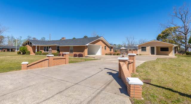 Photo of 201 Greenwood Dr, Glennville, GA 30427