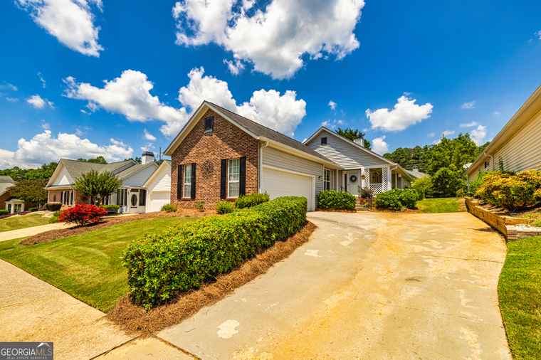 Photo of 180 Woodgate Dr Fayetteville, GA 30214