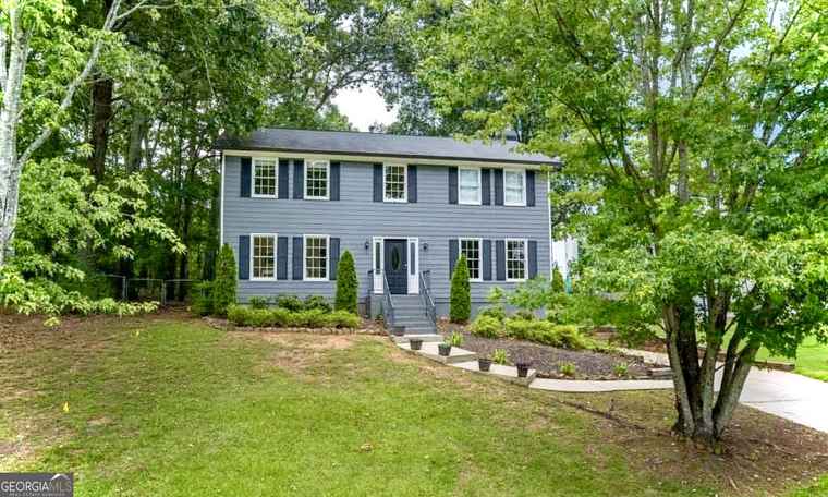 Photo of 1875 Tree Brooke Ln Snellville, GA 30078