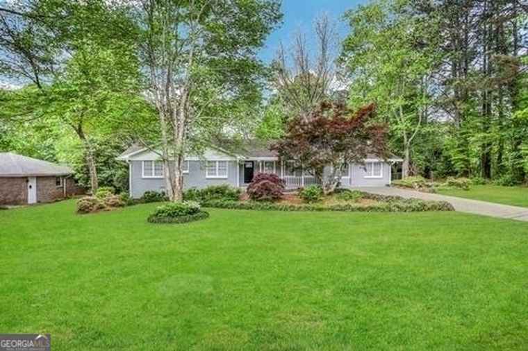 Photo of 1809 Mornington Ln Snellville, GA 30078