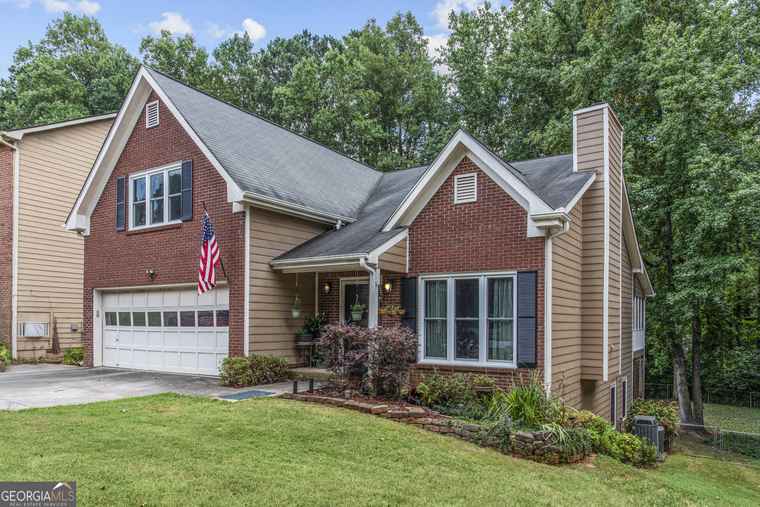 Photo of 3075 Oak Meadow Dr Snellville, GA 30078