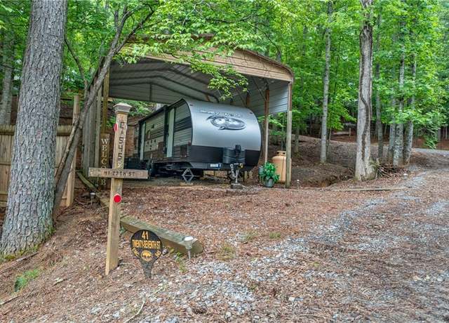 Property at 41 27th St, Ellijay, GA 30540, 1 bed, 1 bath