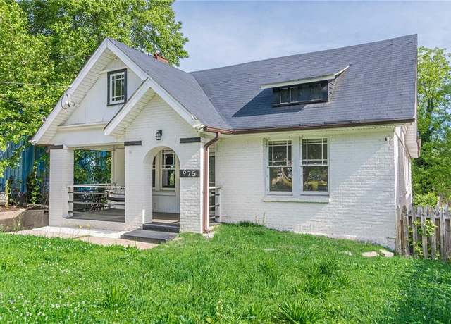 Property at 975 Dill Ave SW, Atlanta, GA 30310, 3 beds, 2 baths
