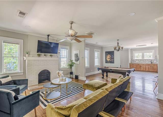 Property at 975 Dill Ave SW, Atlanta, GA 30310, 3 beds, 2 baths
