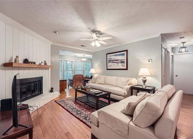 Property at 1204 Lake Pointe Cir, Roswell, GA 30075, 2 beds, 2 baths