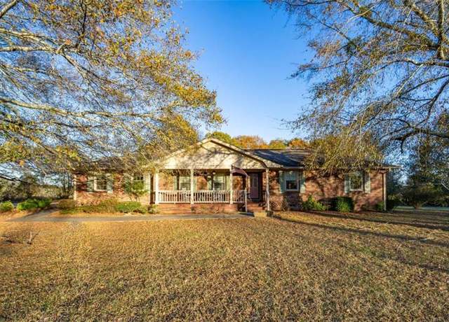 Property at 1526 N Cherokee Rd N, Social Circle, GA 30025, 4 beds, 2 baths