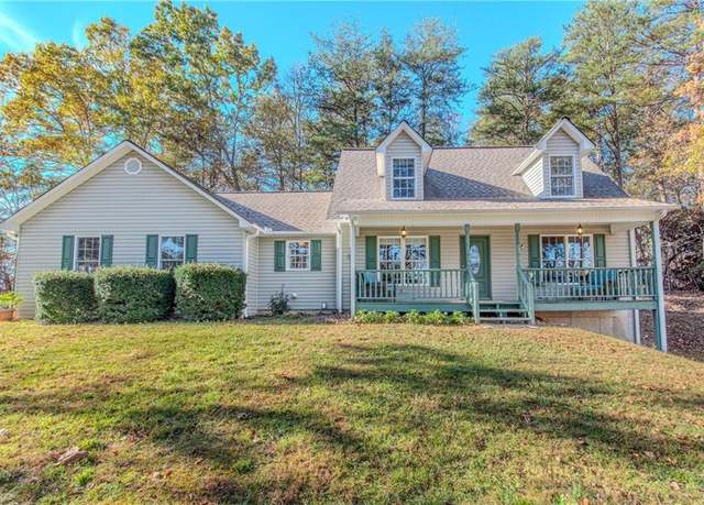 Property at 32 Muscogee Dr N, Ellijay, GA 30540, 3 beds, 2.5 baths