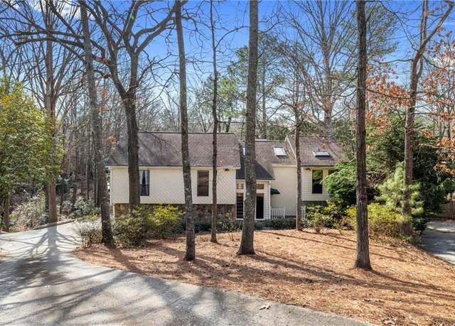 Property at 8498 Colony Club Dr, Alpharetta, GA 30022, 3 beds, 2.5 baths