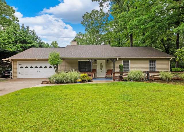 Property at 2956 Springlake Dr, Buford, GA 30519, 4 beds, 3 baths