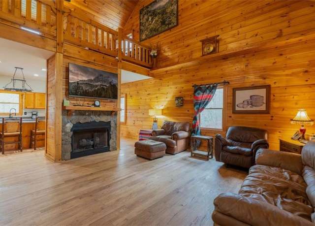 Property at 2037 Newport Dr, Ellijay, GA 30540, 3 beds, 3 baths