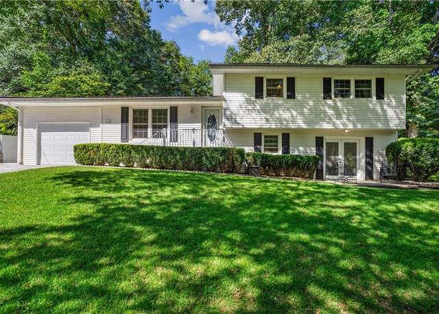 Property at 2621 Pass Cir, Gainesville, GA 30506, 5 beds, 2 baths