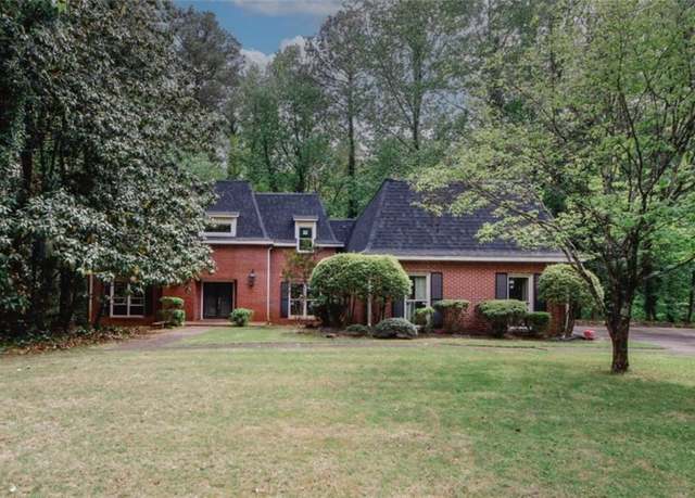 Property at 110 Vistacrest Way, Roswell, GA 30075, 5 beds, 3.5 baths