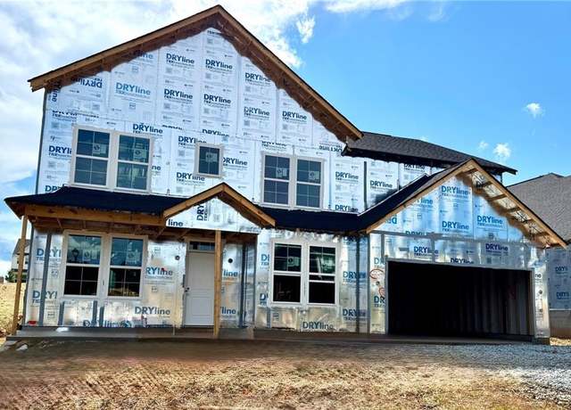 Property at 716 Crystal Lake Pkwy, Hoschton, GA 30548, 5 beds, 3 baths