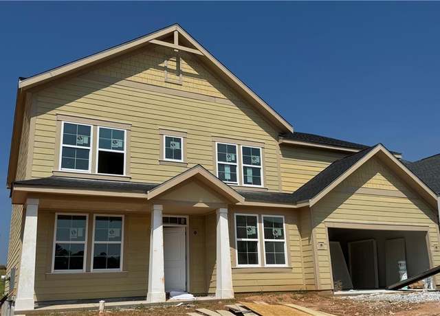 Property at 716 Crystal Lake Pkwy, Hoschton, GA 30548, 5 beds, 3 baths