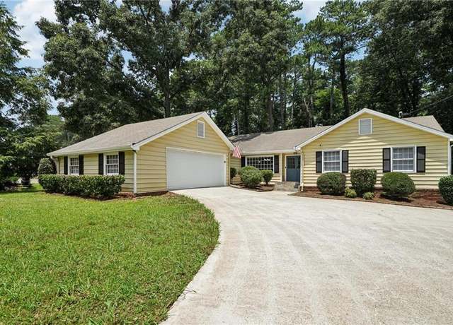 Property at 2466 Country Club Dr, Conyers, GA 30013, 3 beds, 2 baths