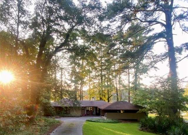 Property at 2586 Lake Capri Dr, Conyers, GA 30012, 3 beds, 2.5 baths