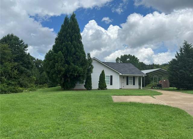 Property at 104 Stonegate Dr, Cedartown, GA 30125, 3 beds, 2 baths