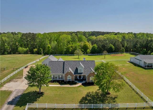Property at 1965 Roscoe Rd, Newnan, GA 30263, 4 beds, 2.5 baths