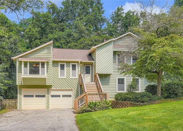 Property at 5093 Ravenwood Dr, Marietta, GA 30066, 4 beds, 3 baths