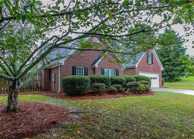 Property at 7270 Valley Forest Dr, Cumming, GA 30041, 3 beds, 2 baths