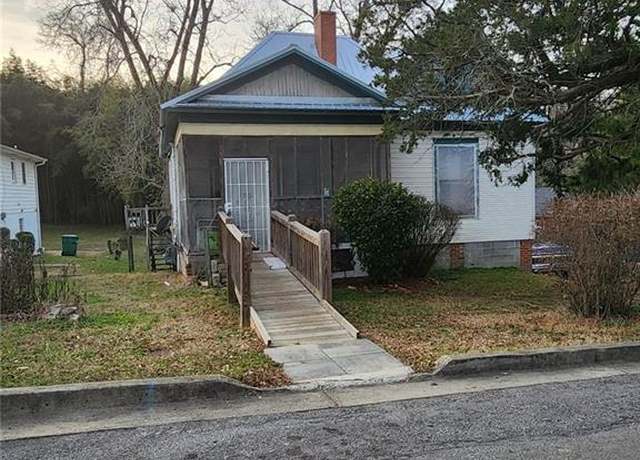 Property at 229 Walker St, Jackson, GA 30233, 3 beds, 1 bath