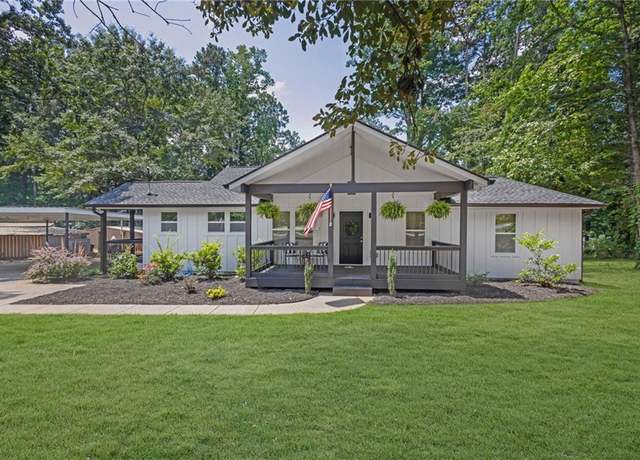 Property at 5601 Due West Rd, Powder Springs, GA 30127, 3 beds, 2 baths