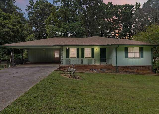 Property at 2936 Castle Dr, Lawrenceville, GA 30044, 3 beds, 2 baths