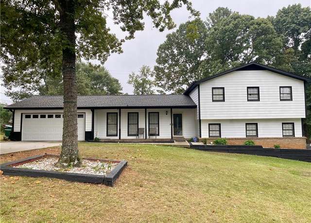 Property at 4132 Scenic Mountain Dr, Snellville, GA 30039, 4 beds, 3 baths