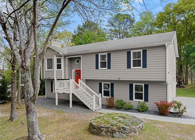 Property at 867 Georgetowne Dr, Winder, GA 30680, 3 beds, 2.5 baths