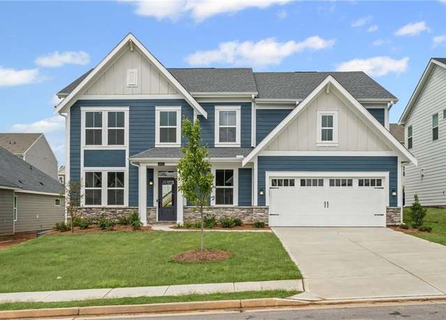Property at 692 Crystal Lake Pkwy, Hoschton, GA 30548, 5 beds, 3 baths