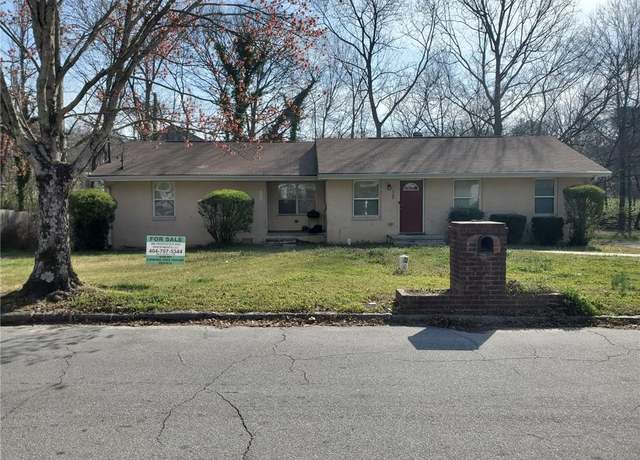 Property at 867 Commodore Dr NW, Atlanta, GA 30318, 5 beds, 2 baths