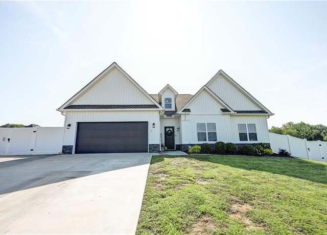 Property at 153 Hurds Pathway, Calhoun, GA 30701, 3 beds, 2 baths