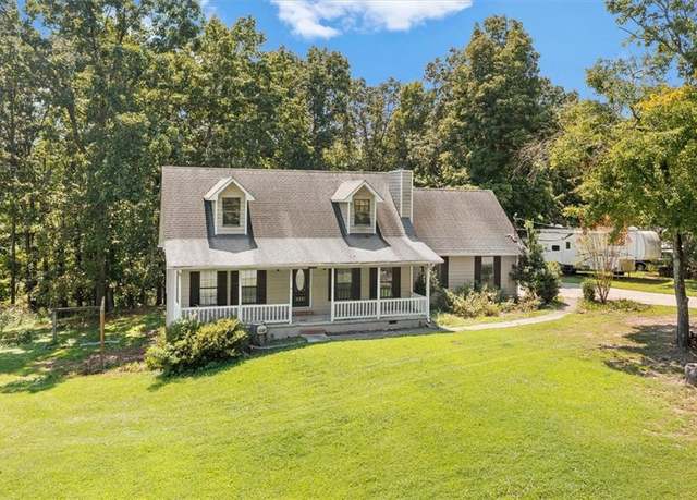 Property at 379 Owens Cir NE, Calhoun, GA 30701, 4 beds, 3 baths