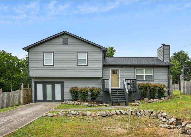 Property at 13481 Veterans Memorial Hwy, Douglasville, GA 30134, 4 beds, 3 baths